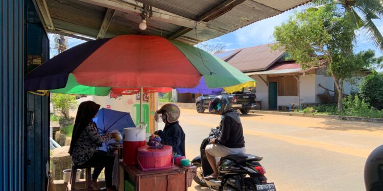 Aktivitas warga di RT 19 Bontang Kuala