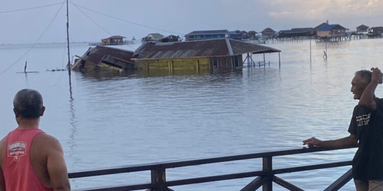 Dua Rumah Warga Bontang Kuala Ambruk Diterjang Hujan Deras Disertai Angin Kencang
