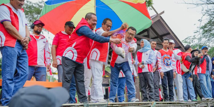 Suasana Kemeriahan Mancing Ceria yang Digelar PT Pupuk Kaltim Rangka Peringatan HUT RI ke-80