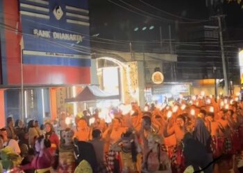 Warga Antusias Padati Bontang City Carnival 2025, Pawai Budaya Tampilkan Beragam Busana Nusantara