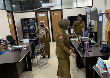 Tinjau Disiplin dan Kinerja ASN, Walikota Bontang Lakukan Sidak ke Disnaker
