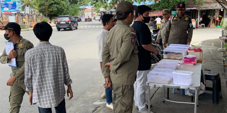 Satpol PP Bontang Kembali Ingatkan Pedagang Agar Tidak Berjualan di Trotoar