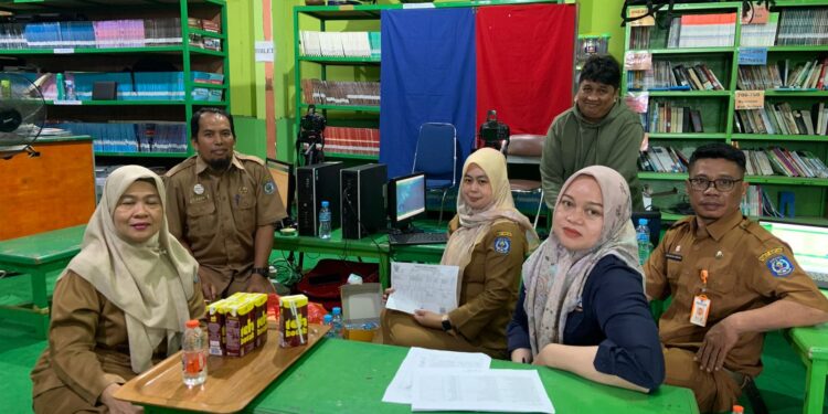 Jemput Bola Ke Sekolah, Disdukcapil Bontang Gencarkan Rekam KTP Pelajar