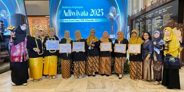 SDN 006 Bontang Selatan Raih Penghargaan Adiwiyata Mandiri dan Nasional