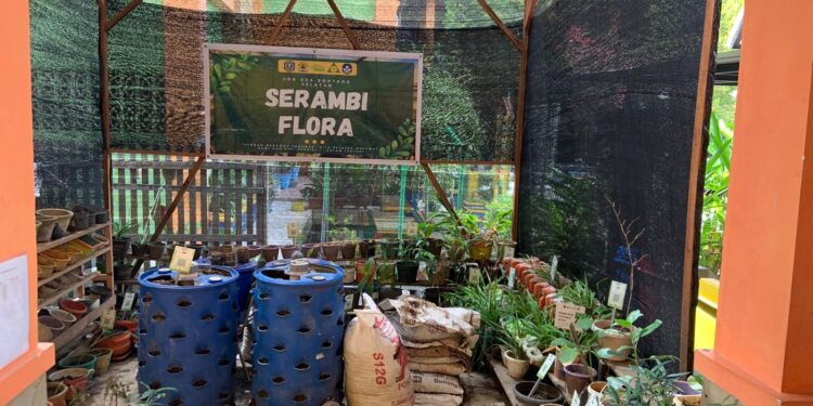Serambi Flora SDN 006 Bontang Selatan, Tanam Karakter Peduli Lingkungan Sejak Dini