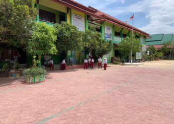 Halaman SDN 001 Bontang Utara Masih Tergenang Saat Air Rob, Sekolah Harap Ada Peninggian