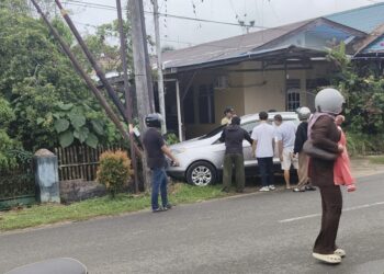 Laka Tunggal di Kawasan Hop Bontang, Mobil Hantam Tiang Listrik Hingga Pengemudi MD