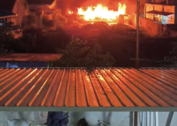 Kebakaran di Sekitar Pasar Tamrin Bontang, Api Diduga Berasal dari Rumah Kosong