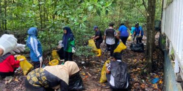 Jumat Bersih di Mangrove Edu Park, Dispopar-Ekraf Bontang Kumpulkan 50 lebih Kantong Sampah